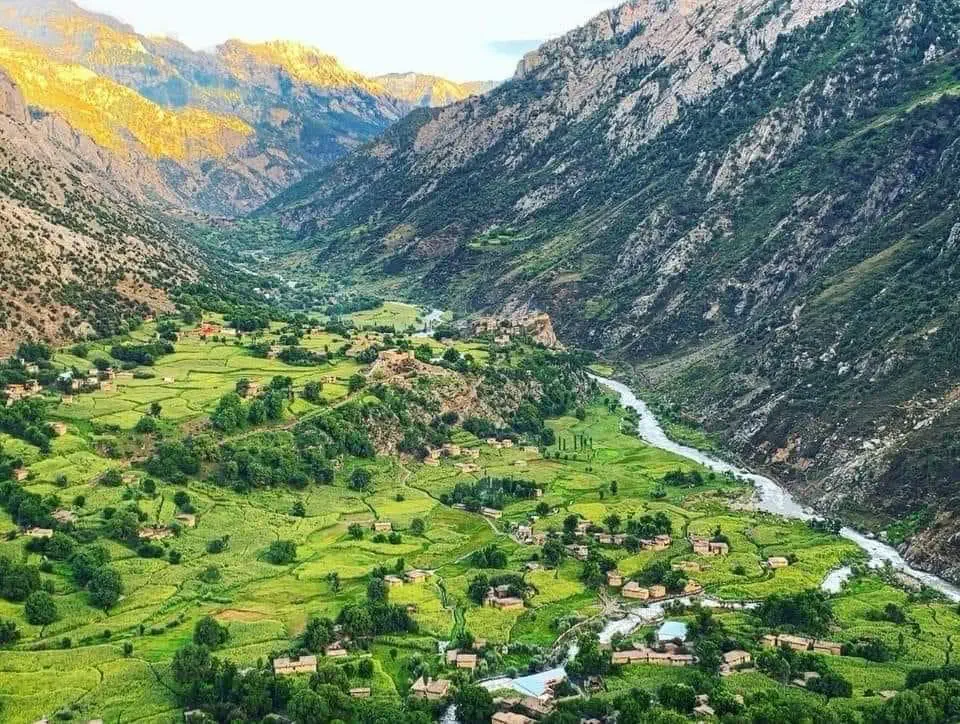 The Kantiwa valley from above, river, fields and villages