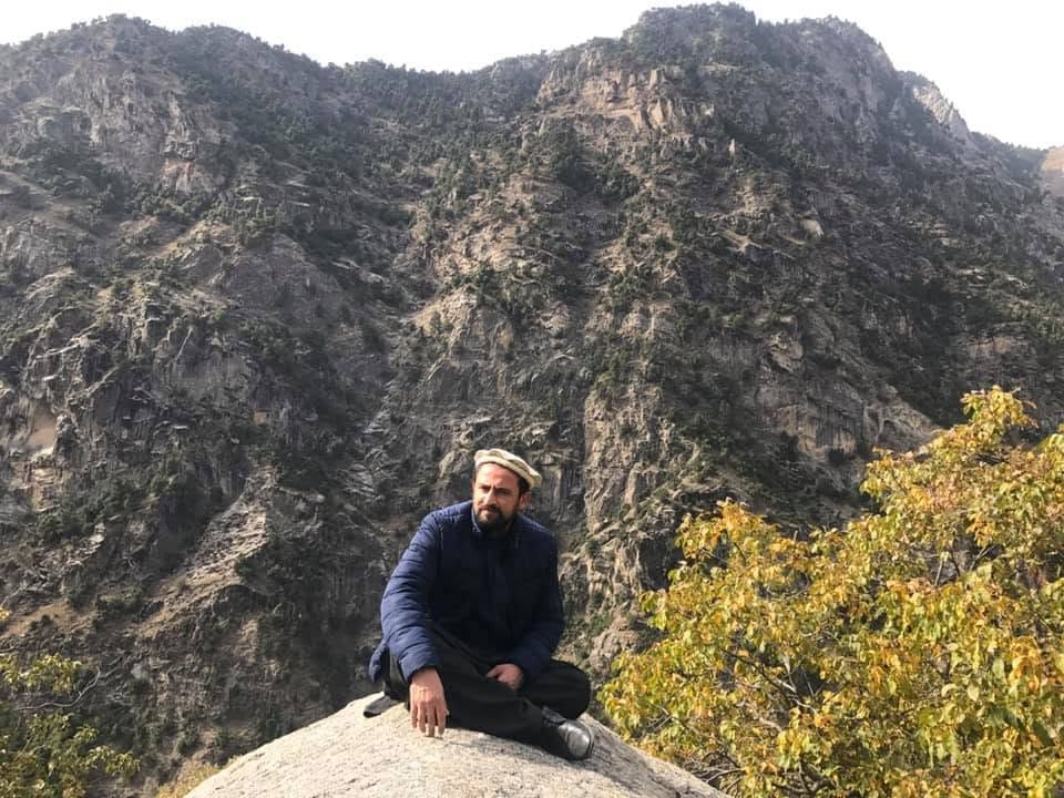عبید نورستانی، بنیانگذار و رئیس اجرایی نورستانی، در کوههای نورستان